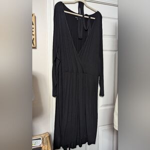 NWOT Ava and Viv Black V-Neck stretch size 4X